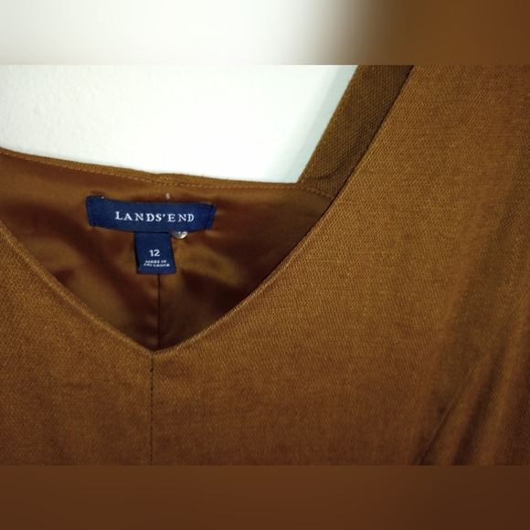 BEAUTIFUL SLEEVELES DRESS, V NECK BARE BACK. - Picture 4 of 7